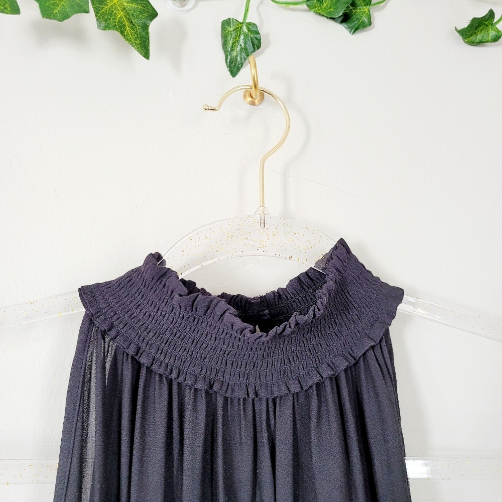 Forever 21 contemporary flowy top very open sides - Picture 6 of 8